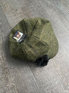 Mucros Weavers Olive Green Herringbone Wool Beret with Black Flower